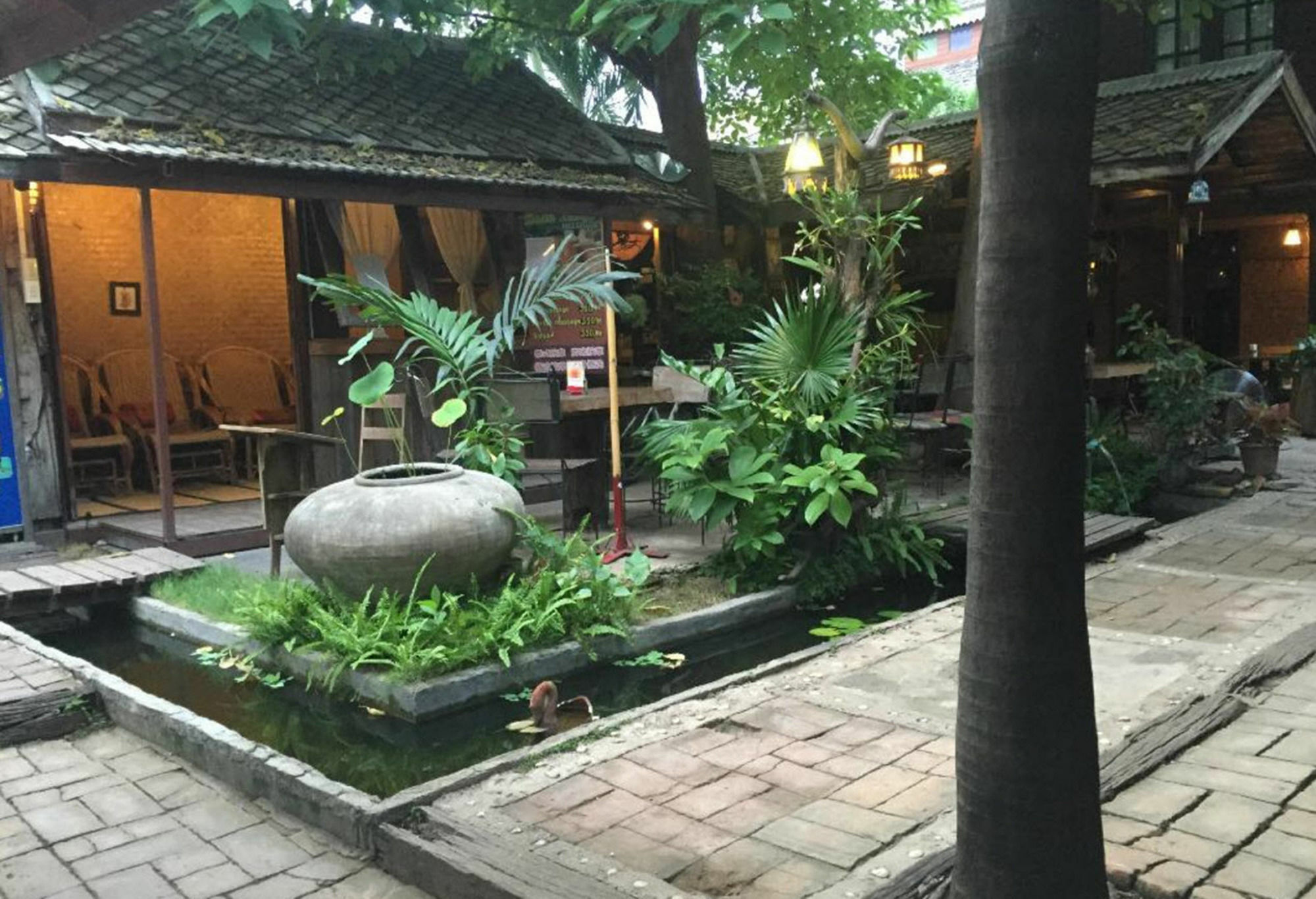 Hotel Baanlansa Bed&Bar Chiang Mai Exterior foto